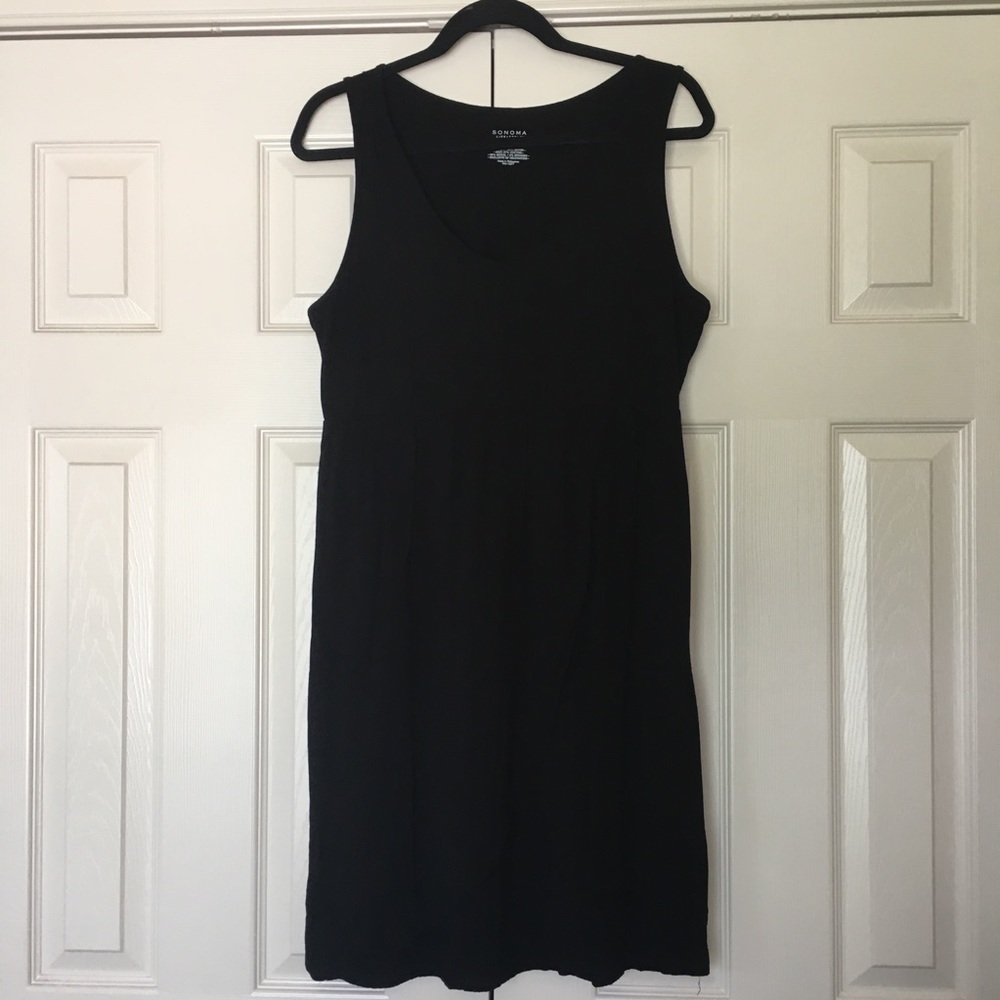 Black sleeveless dress